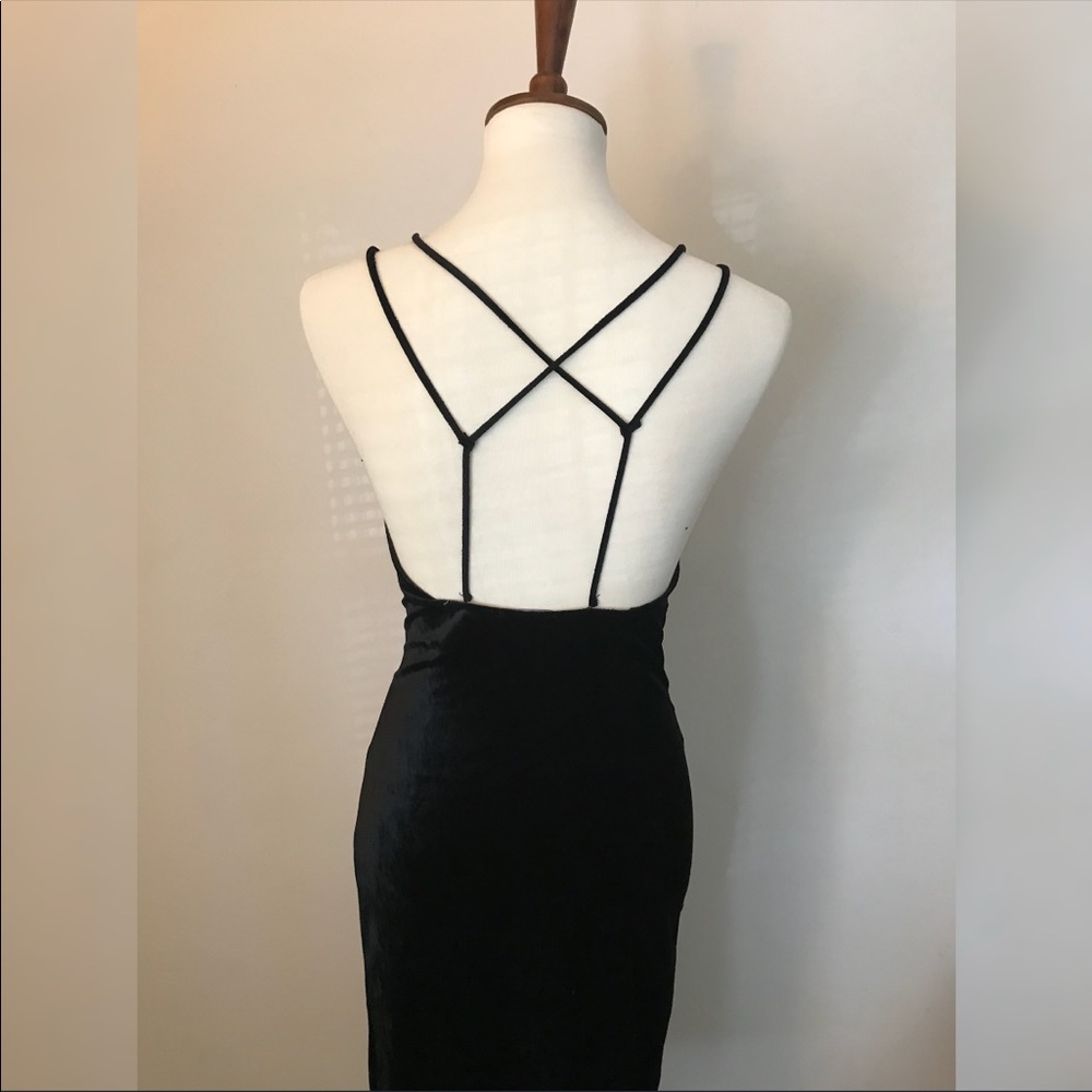 Elegant🌹 Black Velvet Dress🥂 - Picture 7 of 7